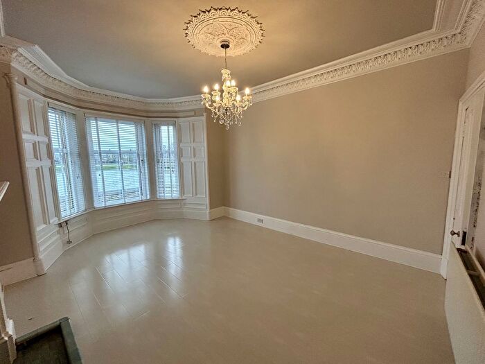 3 Bedroom Flat To Rent In Pitkerro Road, Dundee, DD4