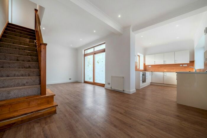 3 Bedroom Detached Bungalow For Sale In Balmuildy Road, Glasgow, Glasgow, G23