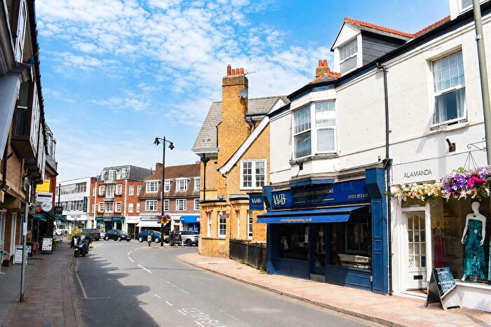 2 Bedroom Flat To Rent In Baker Street, Weybridge, KT13