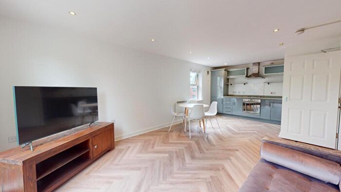2 Bedroom Flat To Rent In Kirkstall Lane, Leeds, LS5