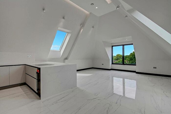 3 Bedroom Apartment For Sale In Dollis Avenue, Finchley, N3