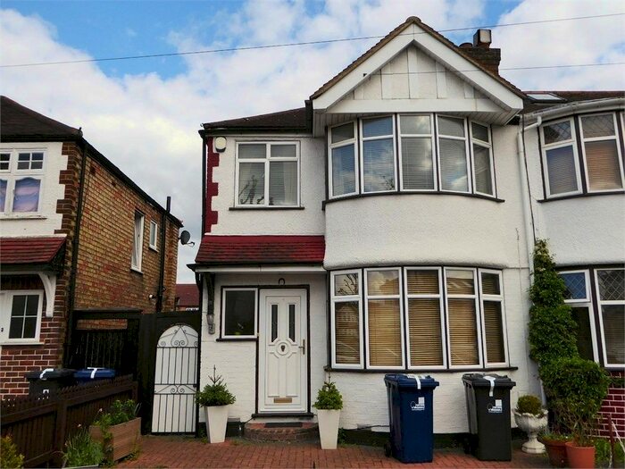 3 Bedroom End Of Terrace House To Rent In Thames Avenue, Perivale, Greenford, UB6