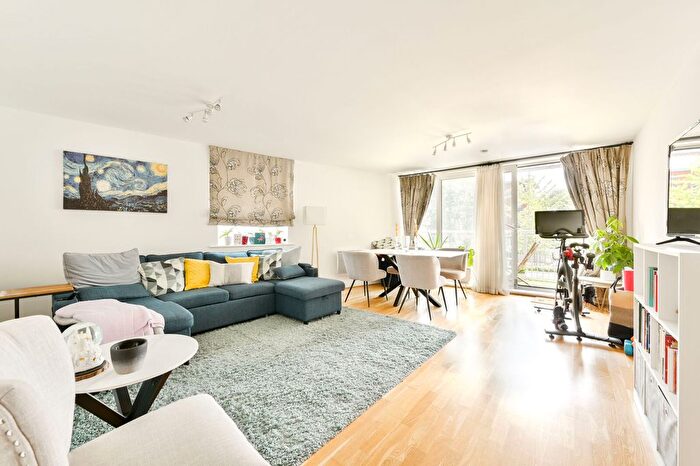 2 Bedroom Flat For Sale In Holland Gardens, Brentford, TW8