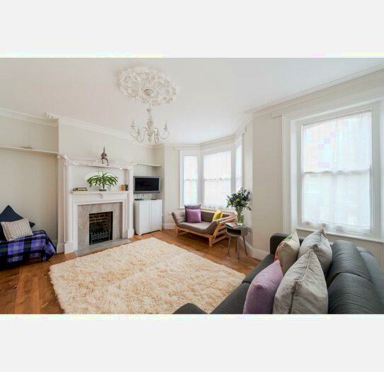 3 Bedroom Flat To Rent In Brook Drive, London, SE11