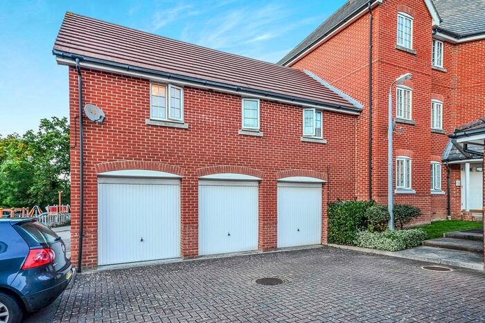 2 Bedroom Flat To Rent In Rowan Close, Fareham, Hampshire, PO15