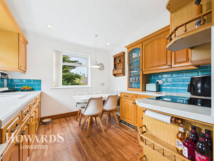 3 Bedroom Detached Bungalow For Sale In Elizabeth Close, Lowestoft, NR32