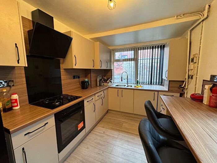 5 Bedroom House To Rent In Teversal Avenue, Nottingham, Nottinghamshire, NG7