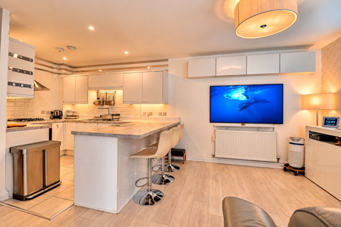 2 Bedroom Flat For Sale In Havelock Gardens, Leicester, LE4