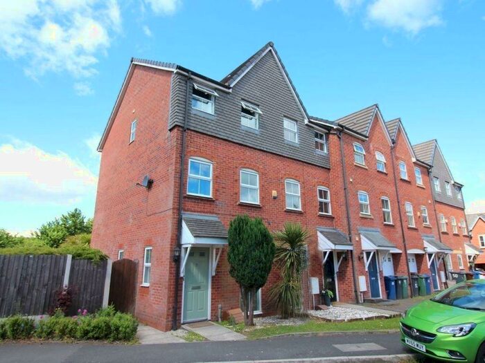 3 Bedroom Town House To Rent In Newbridge Gardens, Bury, BL9
