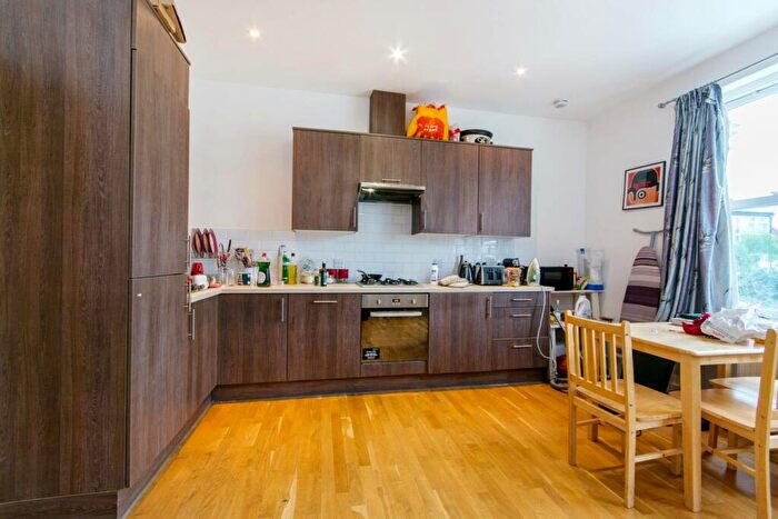 2 Bedroom Flat To Rent In Alfriston Road, Between The Commons, London, SW11