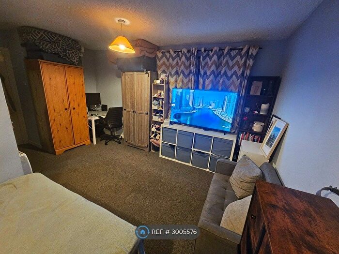 Studio To Rent In Brackenwood Mews, Wilmslow, SK9