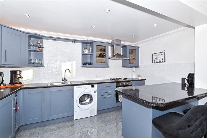 1 Bedroom Flat For Sale In St. George's Square, Maidstone, Kent, ME16