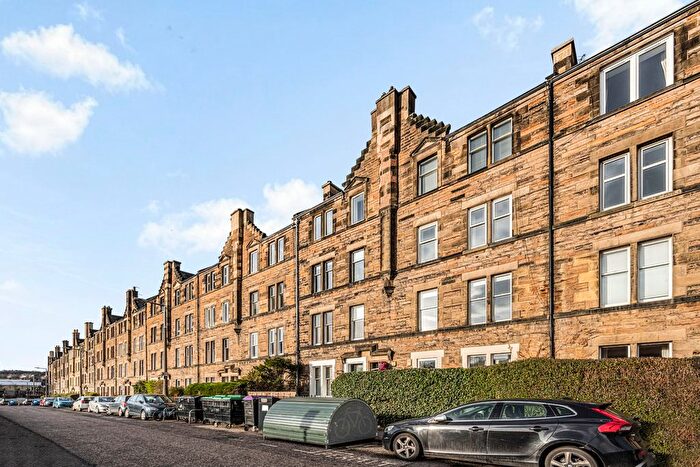 3 Bedroom Flat To Rent In Royal Park Terrace, Edinburgh, EH8