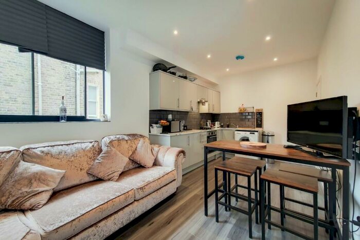 4 Bedroom Flat To Rent In Caversham Road, Kentish Town, NW5