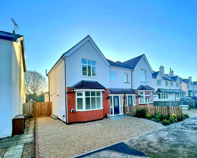 4 Bedroom Semi-Detached House To Rent In Chipstead Road, Banstead, SM7