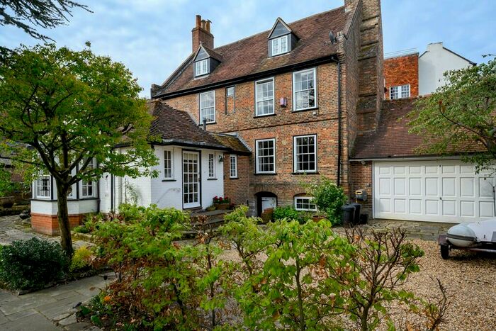 4 Bedroom Town House For Sale In Quay Hill, Lymington, Hampshire, SO41