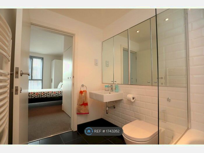 2 Bedroom Flat To Rent In Copenhagen Street, London, N1