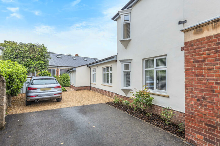 1 Bedroom Apartment To Rent In Old High Street, Headington, OX3