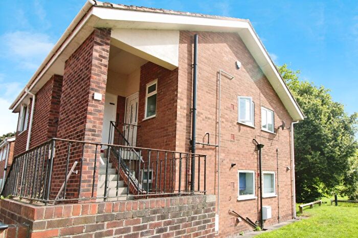 2 Bedroom Flat To Rent In Raglan Close, Castleford, West Yorkshire, WF10