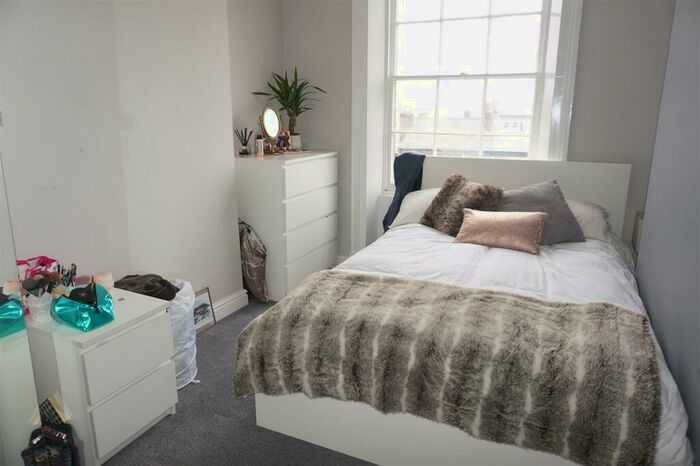 2 Bedroom Apartment To Rent In Hamilton Square, Birkenhead, CH41