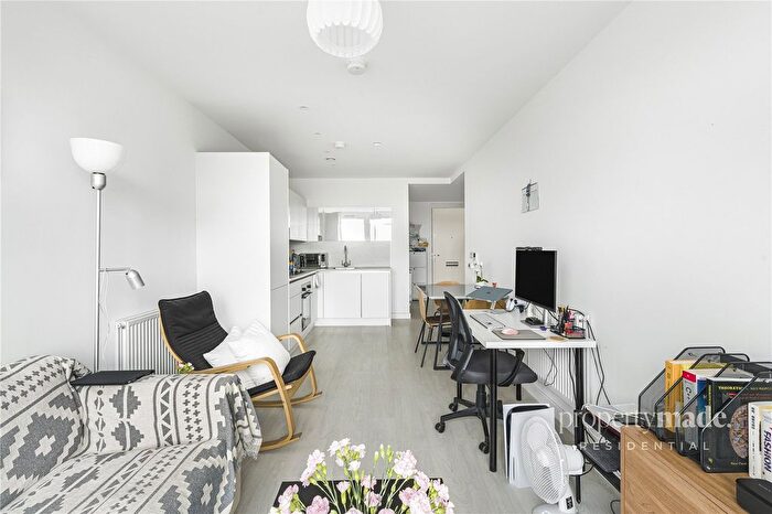 1 Bedroom Flat To Rent In Wryneck Apartments, , Perryfield Way, Hendon Waterside, London, NW9