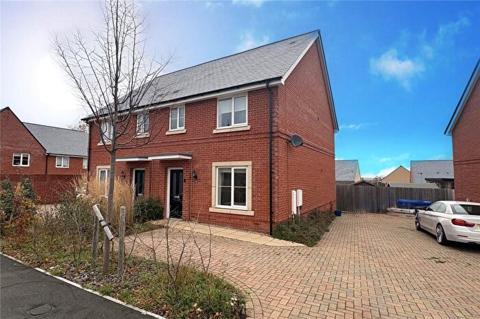 3 Bedroom Semi Detached House For Sale In Hope Grant's Road, Wellesley, Aldershot, Hampshire, GU11