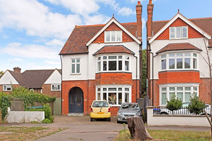 2 Bedroom Flat To Rent In Monument Green, Weybridge, KT13