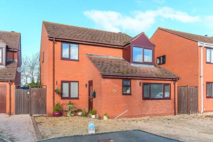4 Bedroom Detached House For Sale In Cherry Close, Offenham, WR11