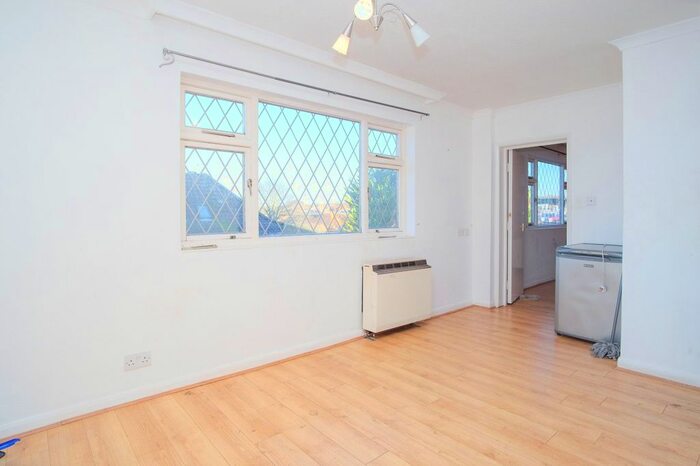 1 Bedroom Flat For Sale In Cambridge Road, Puckeridge, Ware, SG11