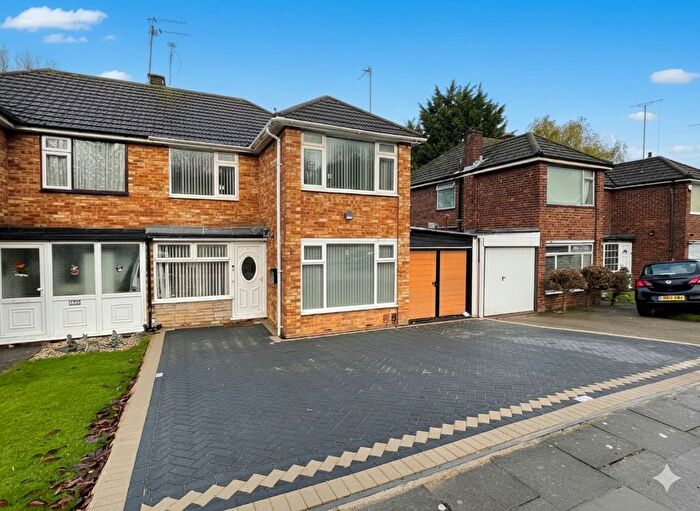 3 Bedroom Semi Detached House For Sale In Runley Road, Luton, Bedfordshire, LU1