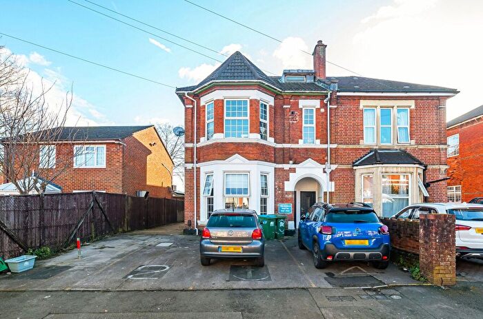 3 Bedroom Maisonette To Rent In Alma Road, Southampton, Hampshire, SO14