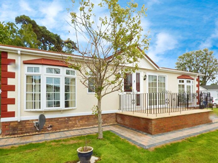 2 Bedroom Park Home For Sale In Kirkcaldy, KY1