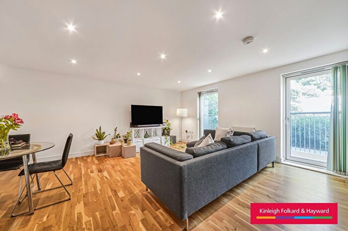 2 Bedroom Flat To Rent In Kings Avenue, London, SW4