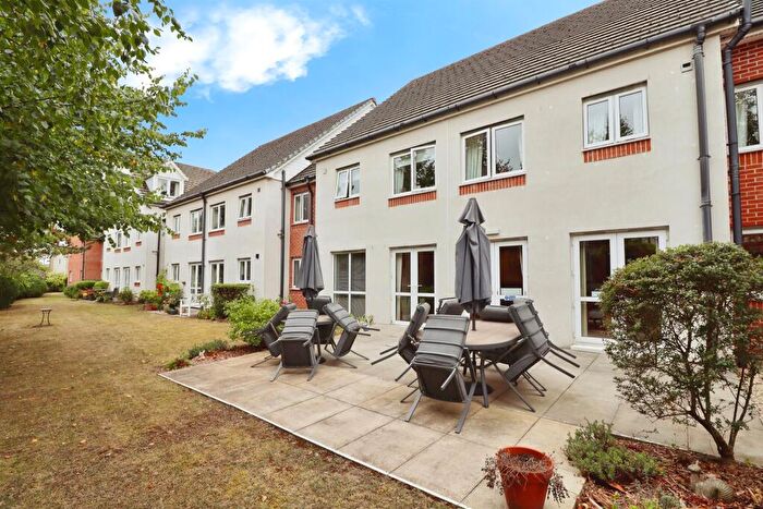 1 Bedroom Retirement Property For Sale In Plymouth Road, Penarth, CF64