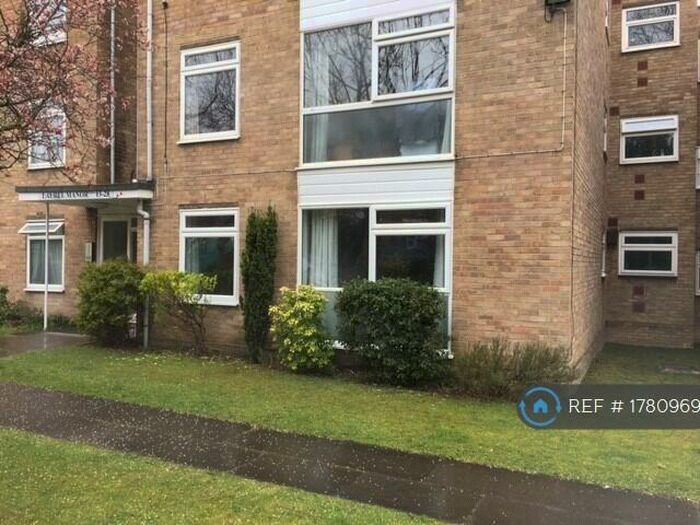 1 Bedroom Flat To Rent In Laural Manor, Sutton, SM2