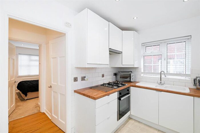 2 Bedroom Apartment To Rent In High Road, Loughton, IG10