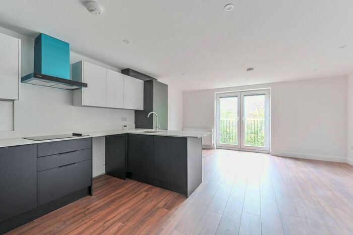 2 Bedroom Flat To Rent In Peckham Rye, Peckham Rye, London, SE15