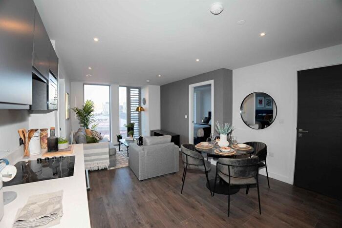 2 Bedroom House To Rent In Bedroom Th Floor Apartment In Manchester, M3