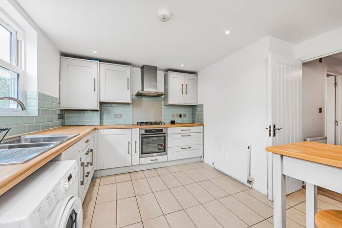 3 Bedroom Maisonette To Rent In Knighton Park Road, London, SE26