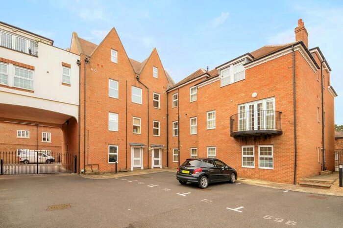 2 Bedroom Apartment To Rent In Vineyard, Abingdon, OX14