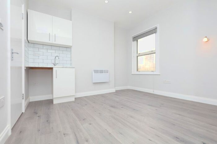 Studio To Rent In Honley Road, London, SE6