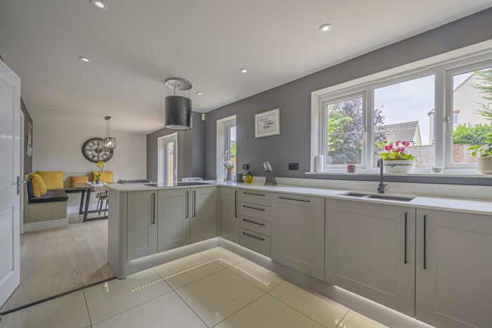 4 Bedroom Detached House For Sale In Sanders Close, Swindon, SN3