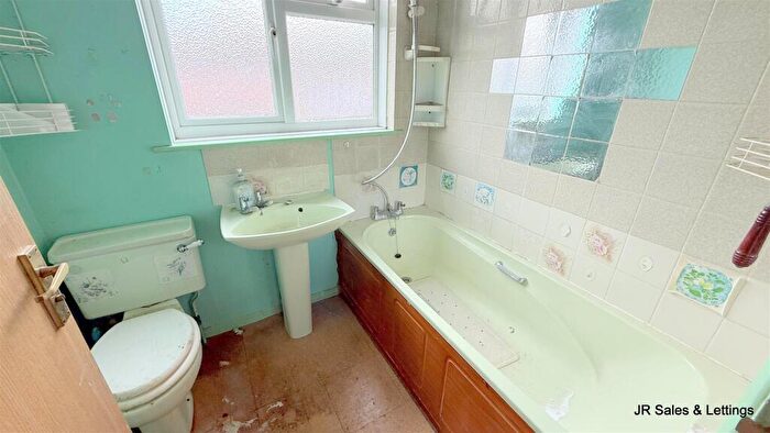 3 Bedroom End Of Terrace House For Sale In Kingsmead, Cheshunt, EN8