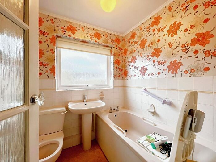 2 Bedroom Semi-detached Bungalow For Sale In Foxglove Road, Willesborough, TN24