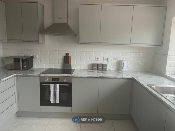 2 Bedroom Flat To Rent In Little London, Deanshanger, Milton Keynes, MK19