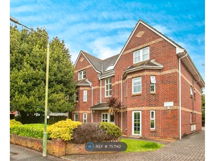 2 Bedroom Flat To Rent In Crabton Close Road, Bournemouth, BH5