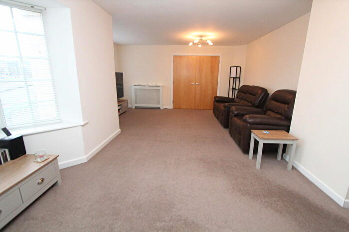 2 Bedroom Flat For Sale In Madison Avenue, Brierley Hill., DY5