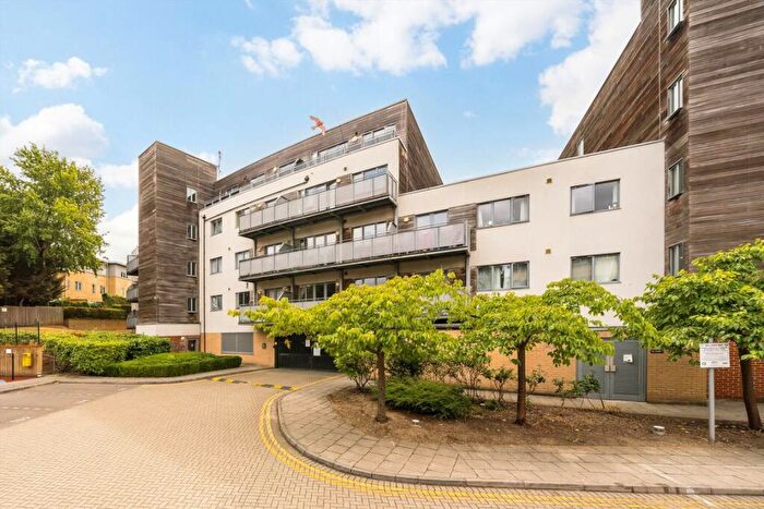 1 Bedroom Flat To Rent In Lapis Close, Acton, NW10