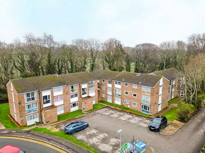 2 Bedroom Flat For Sale In Ashby Court, Hemel Hempstead, HP2