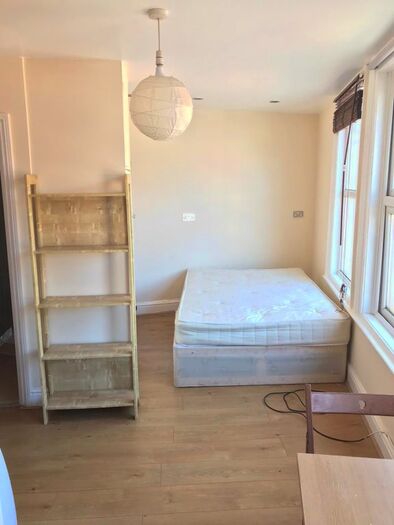 Studio To Rent In High Road, London, NW10